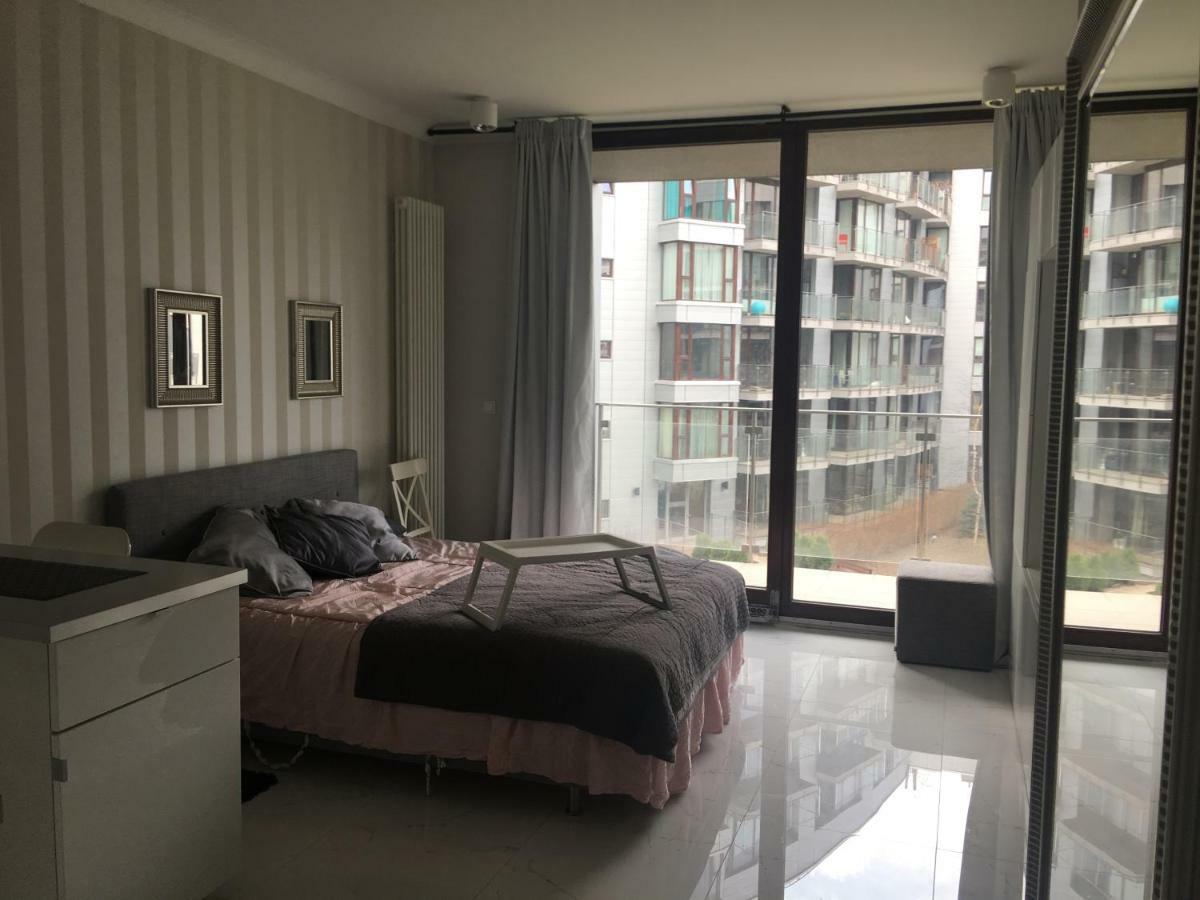 Studio Flat Triton Park Varsovie Extérieur photo