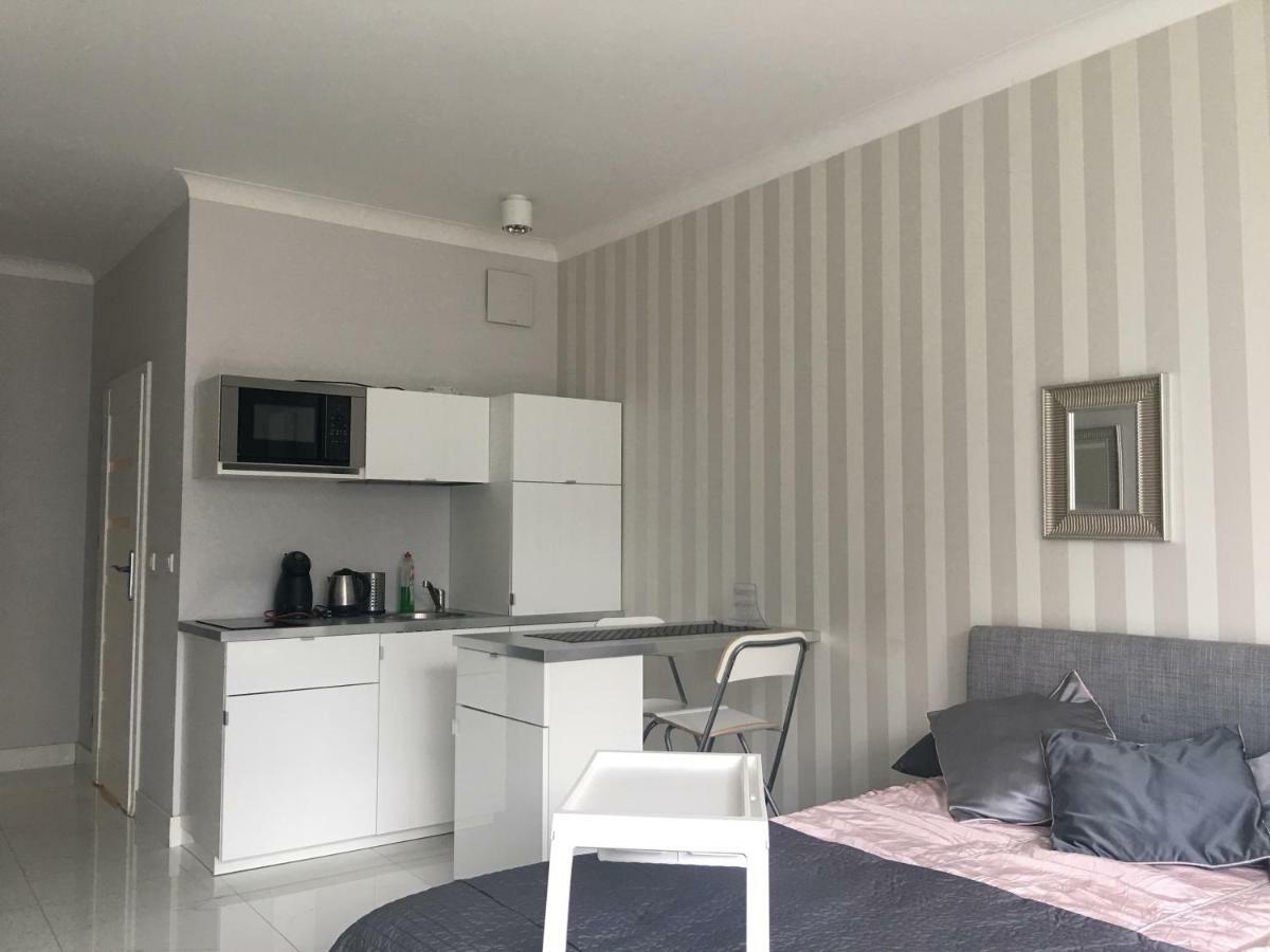 Studio Flat Triton Park Varsovie Extérieur photo